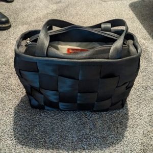 Harvey's medium tote black seatbelt bag black